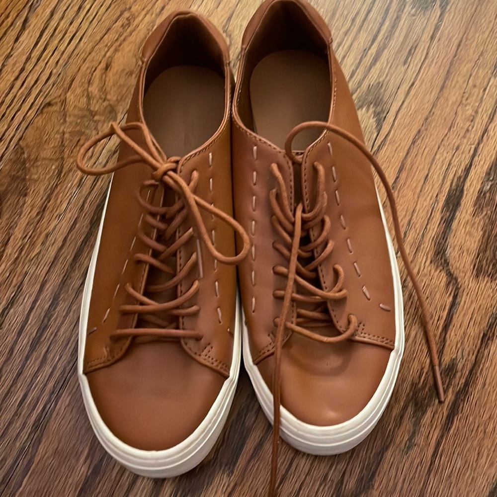 8 1/2 tie up sneaks